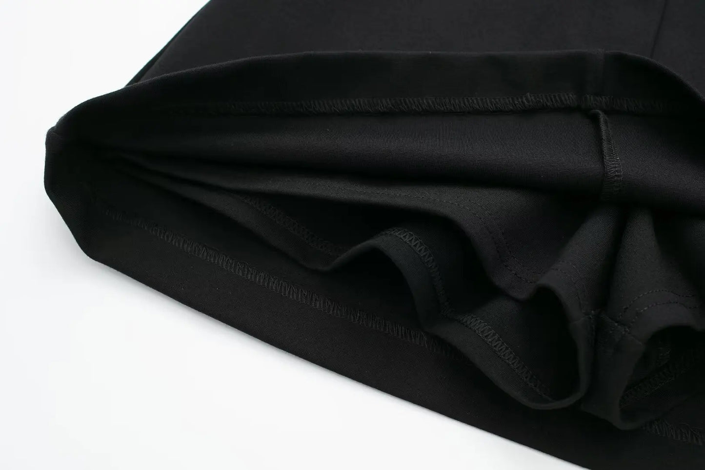 Damska spódnica z kontrastowym czarnym paskiem