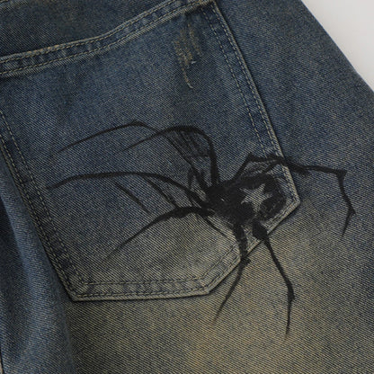 Niebieskie dżinsowe szorty męskie z nadrukiem pająka i pajęczyną. Letnie, luźne, codzienne spodenki jeansowe dla mężczyzn